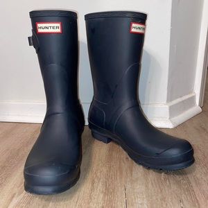 Hunter Rain Boots. Mid-calf length. Navy. Size 9 (US). Lightly worn.